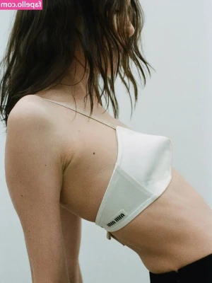 Alexa Chung [ alexa-chung ] - Did I get your attention, or do I need to wear less? 😜
