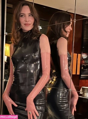 Alexa Chung [ alexa-chung ] - 🚨 selling these special worn items from my recent shoots! 🚨  1)