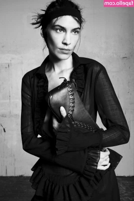 Alexa Chung [ alexa-chung ] - I'll Hold It Up For You While You Gag