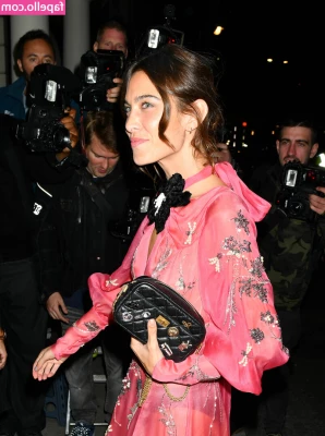 Alexa Chung [ alexa-chung ] - Good puppy