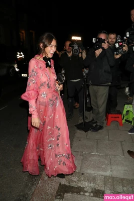 Alexa Chung [ alexa-chung ] - Funny Segments Time!  I need to do more blooper reels, because holy