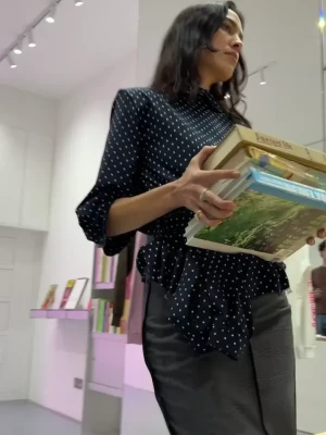 Alexa Chung [ alexa-chung ] - I broke my arch or my middle toe 😞