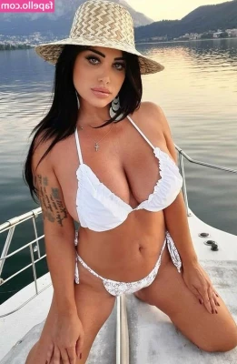 Marika Fruscio [ marika-fruscio ] - Nel letto tutta per voi che vi aspetto per farvi rilassare dopo il