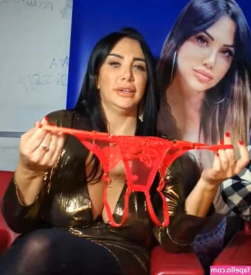 Marika Fruscio [ marika-fruscio ] - sniff your screen because that’s just the kind of degen you are.