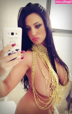 Marika Fruscio [ marika-fruscio ] - I got a hotel room tonight I hope y’all are as ready as I am😏💦