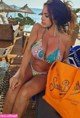 Marika Fruscio [ marika-fruscio ] - Se siente tan rico cuando me la mete con mi plug en mi colita 😌 It