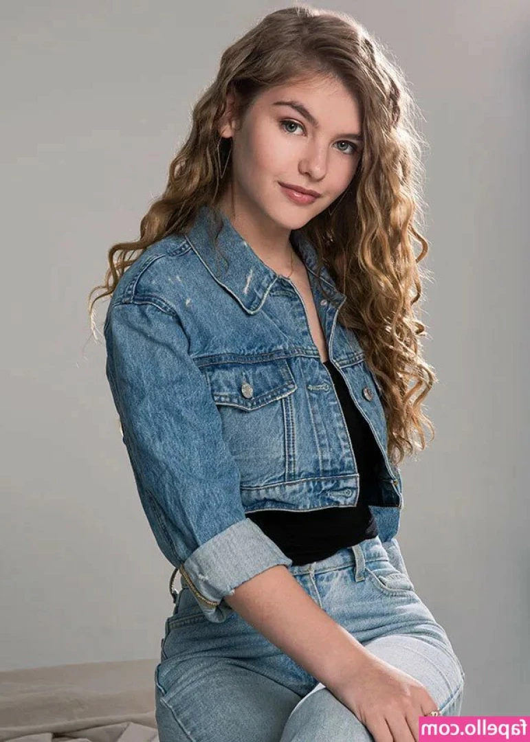 Lyliana Wray [ lyliana-wray ] - Hai și pe @littlecupcakee ! 💦