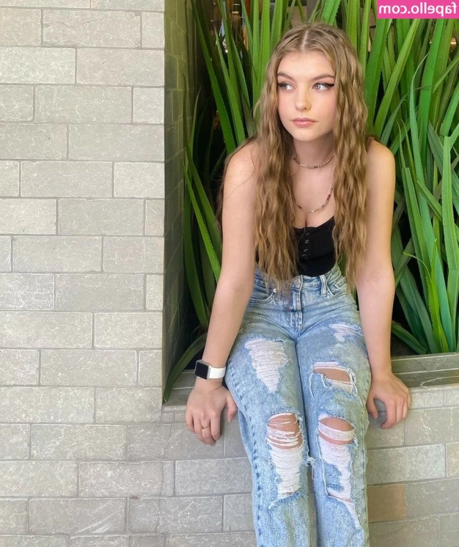 Lyliana Wray [ lyliana-wray ] - A lil drool 🤤 and some more blue tongue with different angles