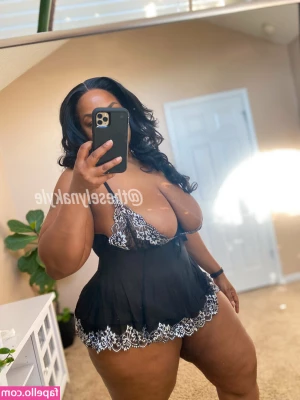 selynakylexoxo - Who wants to take this off