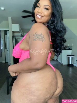 selynakylexoxo - @betsy_jojo hot brunette 🤯😱 Loves to rock in front of the