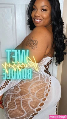 selynakylexoxo - Are y’all here for my curls or my fat ass and cute titties 💕