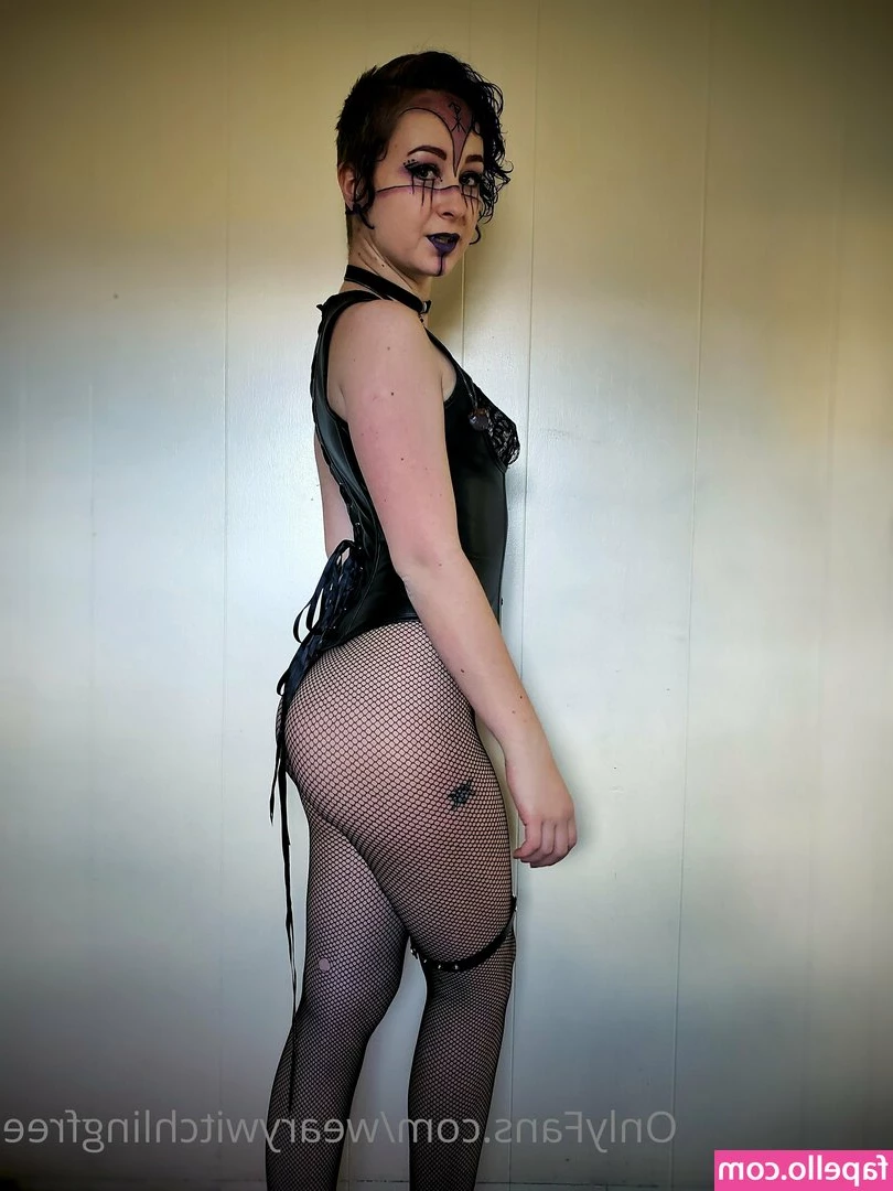 wearywitchlingfree - Havent been on in a min forgot how this works