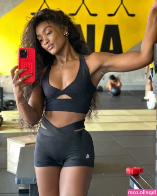 Erika Januza [ erika-januza ] - This ones for the girls   Looking for feet goddesses - interested in