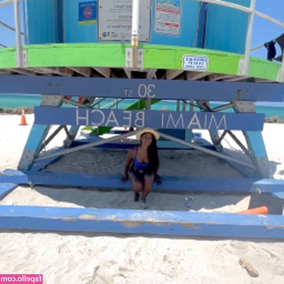 Erika Januza [ erika-januza ] - POV: ur my shower wall that i’m leaving up against to respond to