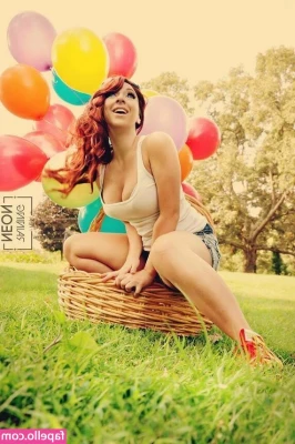 Itsrainingneon - Courtney  Lady in Green ContinuedMostly out of the green nowKeepers 