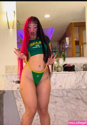 Belle Belinha [ belle-belinha ] - Would you rub lotion into these titties?