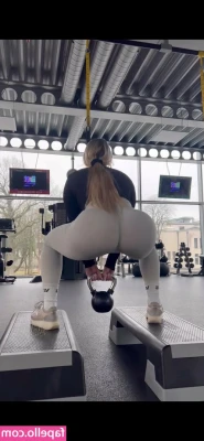 Neringa Kriziute [ neringa-kriziute ] - Heavy arse