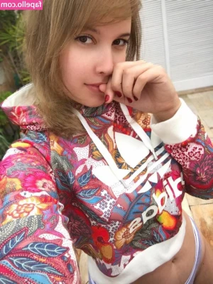 Lara Lunardi [ lara-lunardi ] - Sono online babi scrivimi in chat