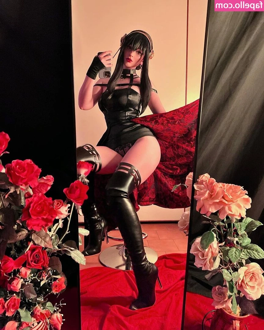kamisamalisa - I know you could spend all day worshiping my feet  maybe I will let