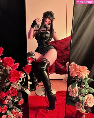 kamisamalisa - I know you could spend all day worshiping my feet  maybe I will let
