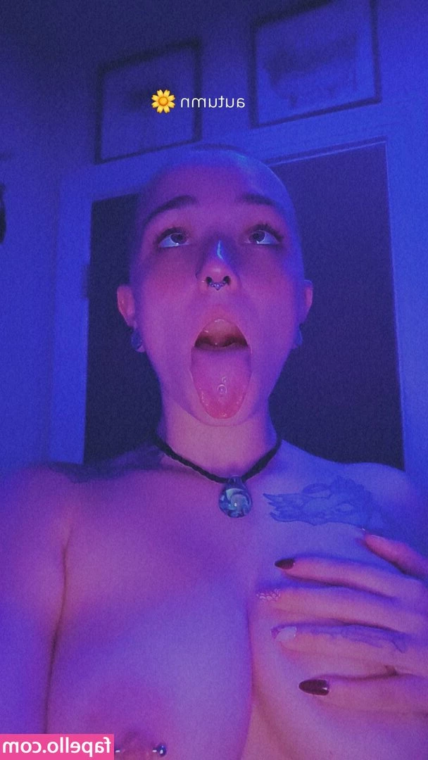 short_shxtt19 [ short-shxtt19 ] - Get wet with me?