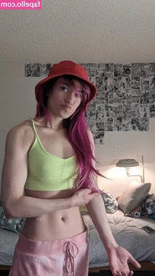 Queen Tofu [ queen-tofu-1 ] - Just made some new content for you guysss😛