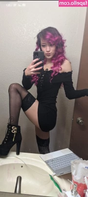 Queen Tofu [ queen-tofu-1 ] - Testing out some new lingerie