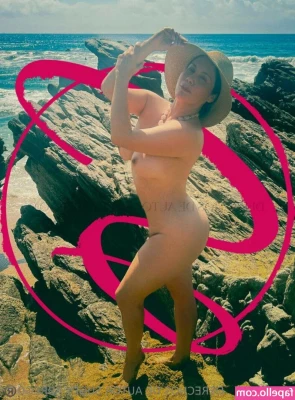 Sugey Abrego [ sugey-abrego ] - Edging a lot last night