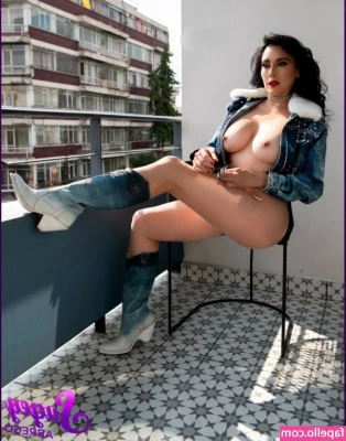 Sugey Abrego [ sugey-abrego ] - How wet do you think I am baby