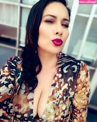 Sugey Abrego [ sugey-abrego ] - Love playing with my sweet Pussy