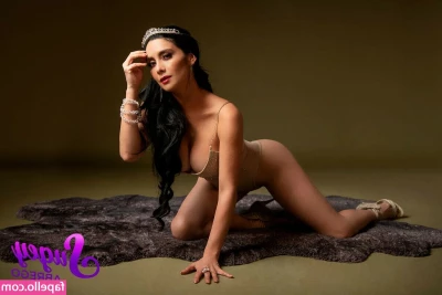 Sugey Abrego [ sugey-abrego ] - Descansando un rato