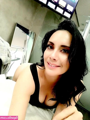 Sugey Abrego [ sugey-abrego ] - Another sunday  another cooking stream   Homemade pizza  soft