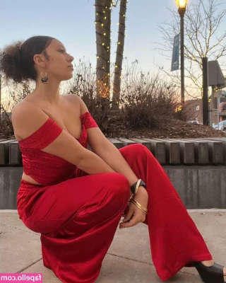 Trixielovestrix - Happy hump day  I m in such a playful mood  Wanna join