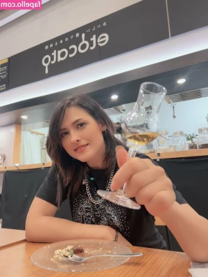 Giulia - small clip from Halloween night show on CB - includes some showing