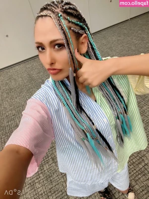 Giulia - Casual flex for your daily scroll