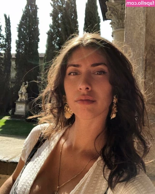 Giulia - more dress peekabooż 👁🌸👁