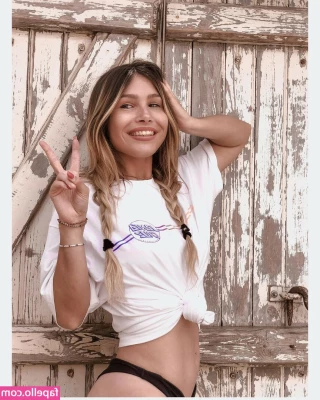 Tslanaxoxo - Bebe te gustan mis pies    tienen ganas de jugar contigo