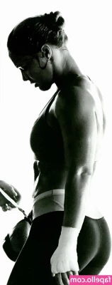 Ronda Rousey [ ronda-rousey ] - Accidentally pulled my skirt too far up