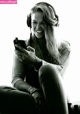 Ronda Rousey [ ronda-rousey ] - Went out to the open mic last night