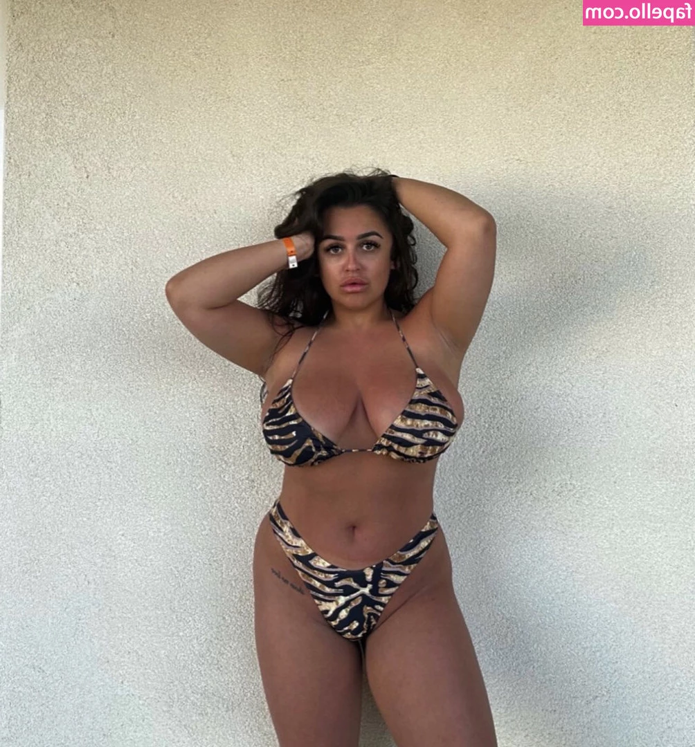 Nikiamarshalll - sometimes I look at myself and think damn I’m so fuckable 😋 what