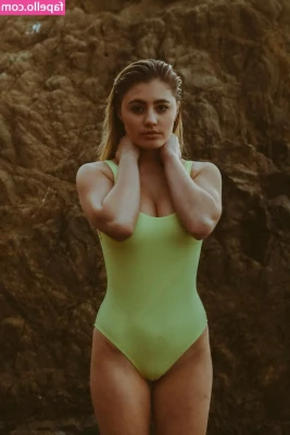 Lia Marie Johnson [ lia-marie-johnson ] - The naughtier content from this set are on my site 🛋️
