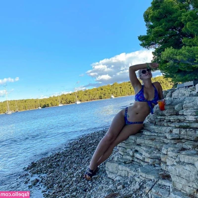 Jess Davies [ jess-davies ] - I m so excited to finally get a new phone next weekend so I can post