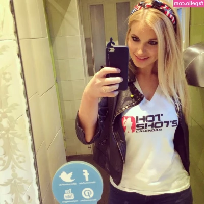 Jess Davies [ jess-davies ] - What would you caption this    Random hobby of mine  butterfly knife