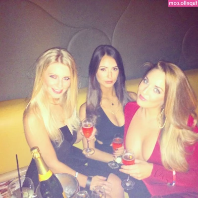 Jess Davies [ jess-davies ] - Weekend plans