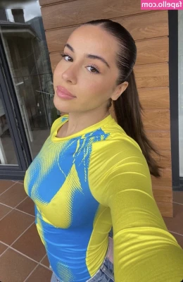 Isa Brunelli [ isa-brunelli-1 ] - What do you think if I wear blue? Does is fits with my tanned body?