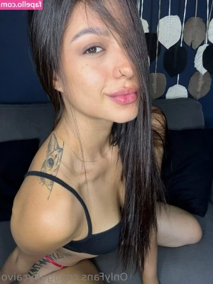 gabycaivo - I love sneaking around through the spa sucking dick! @bobbybeslangin