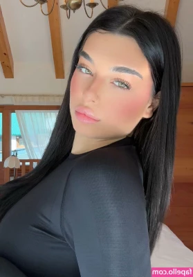 Sofia Crisafulli [ sofia-crisafulli-1 ] - Be a dear and kiss my toes