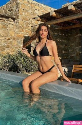 Sofia Crisafulli [ sofia-crisafulli-1 ] - Happy Friday  I have plenty of time this weekend to fulfill all your