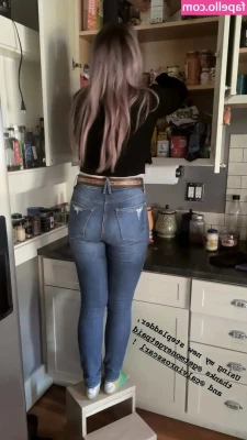 Mary Kish [ mary-kish ] - now this guy had some LEGS   WOW, was a shoulder workout just holding