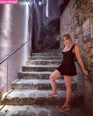 Mary Kish [ mary-kish ] - picture me and you like this but on a boat... titanic type love 🥰